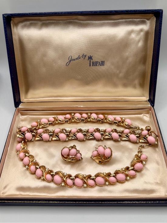 Trifari Jewelry - Signed Crown Trifari Pink Cabochon Rhinestone Jewelry Set